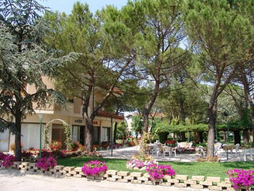 Monte Porzio Hotel Ausonia מראה חיצוני תמונה