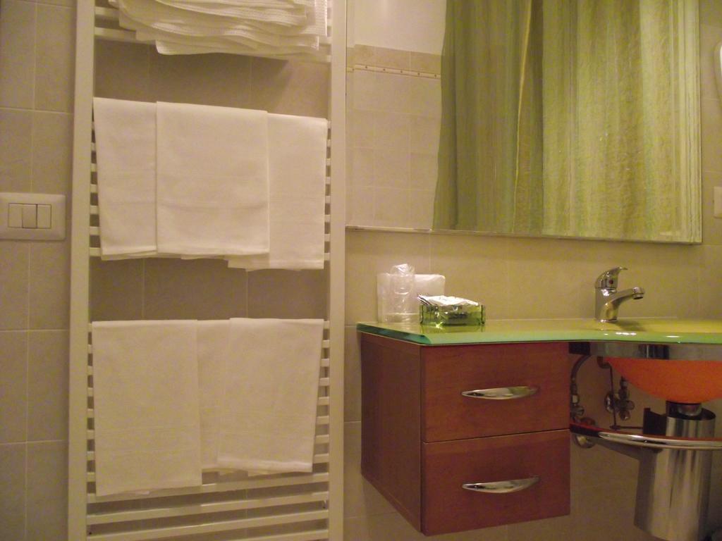 Monte Porzio Hotel Ausonia מראה חיצוני תמונה