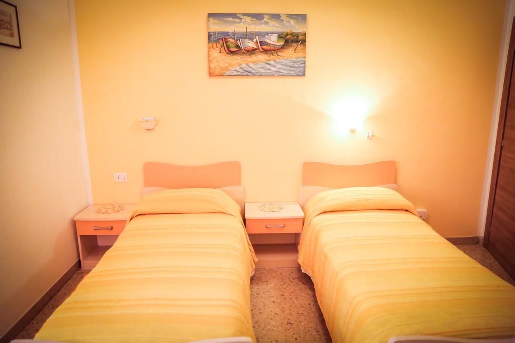 Monte Porzio Hotel Ausonia מראה חיצוני תמונה