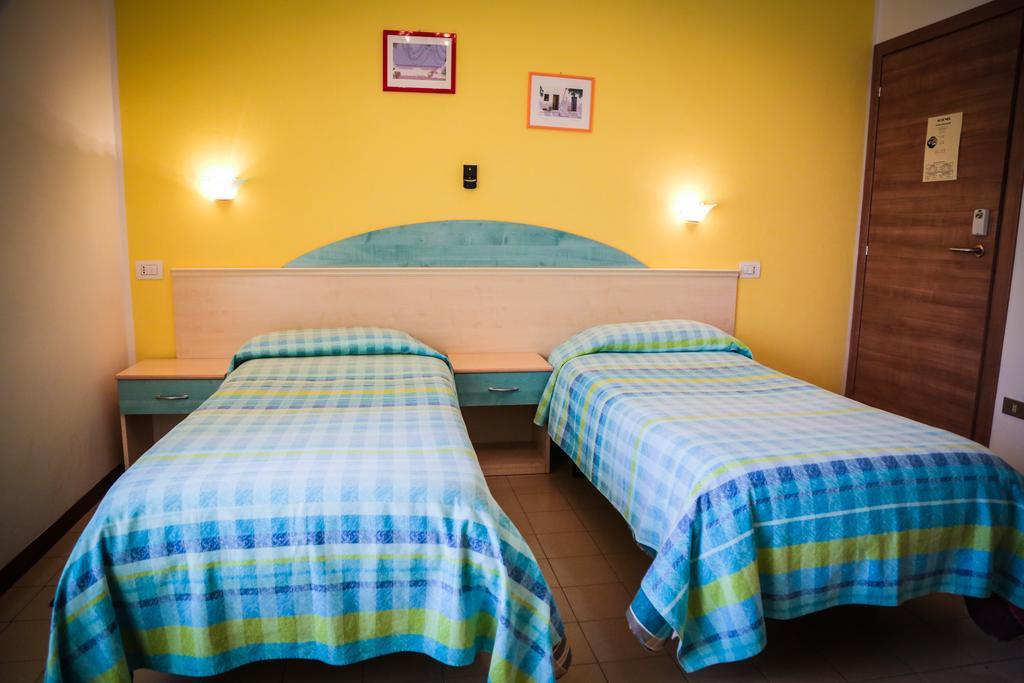 Monte Porzio Hotel Ausonia מראה חיצוני תמונה