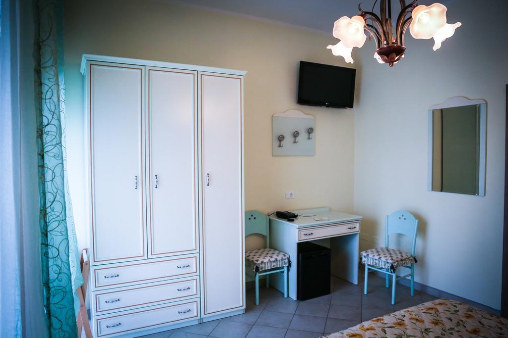 Monte Porzio Hotel Ausonia מראה חיצוני תמונה