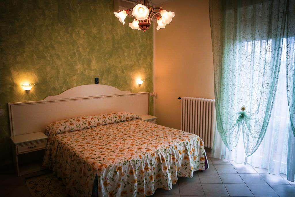 Monte Porzio Hotel Ausonia מראה חיצוני תמונה