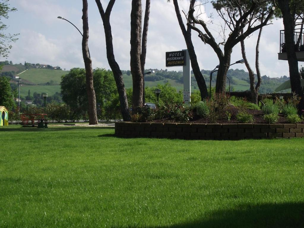 Monte Porzio Hotel Ausonia מראה חיצוני תמונה