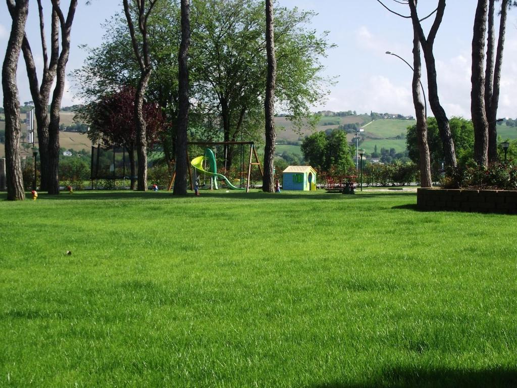 Monte Porzio Hotel Ausonia מראה חיצוני תמונה