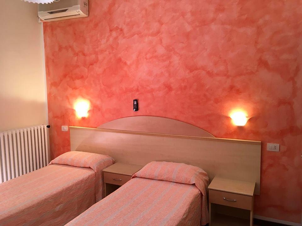 Monte Porzio Hotel Ausonia מראה חיצוני תמונה