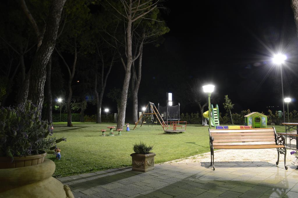 Monte Porzio Hotel Ausonia מראה חיצוני תמונה