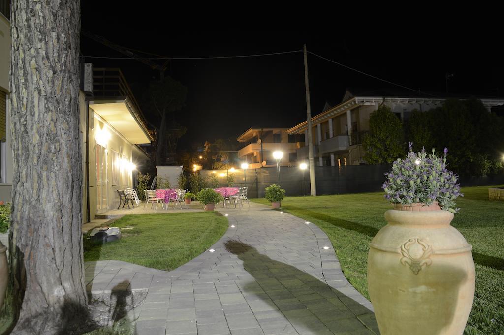 Monte Porzio Hotel Ausonia מראה חיצוני תמונה