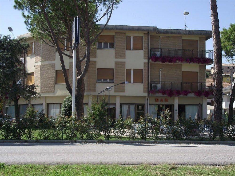 Monte Porzio Hotel Ausonia מראה חיצוני תמונה