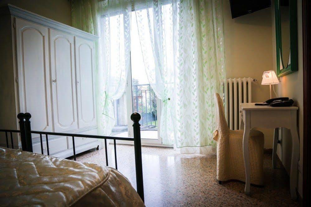 Monte Porzio Hotel Ausonia מראה חיצוני תמונה