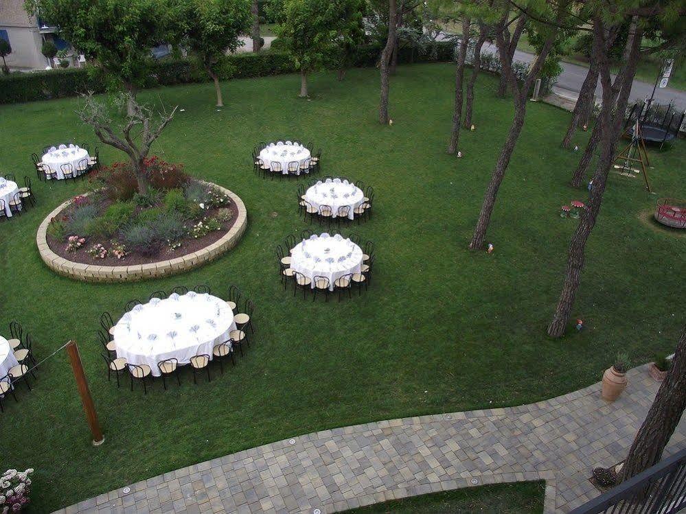 Monte Porzio Hotel Ausonia מראה חיצוני תמונה