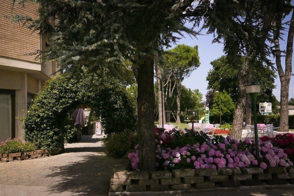 Monte Porzio Hotel Ausonia מראה חיצוני תמונה